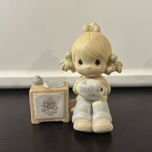 Precious Moments- 1983 Membership statue. “Join in on the Blessings “ Like new